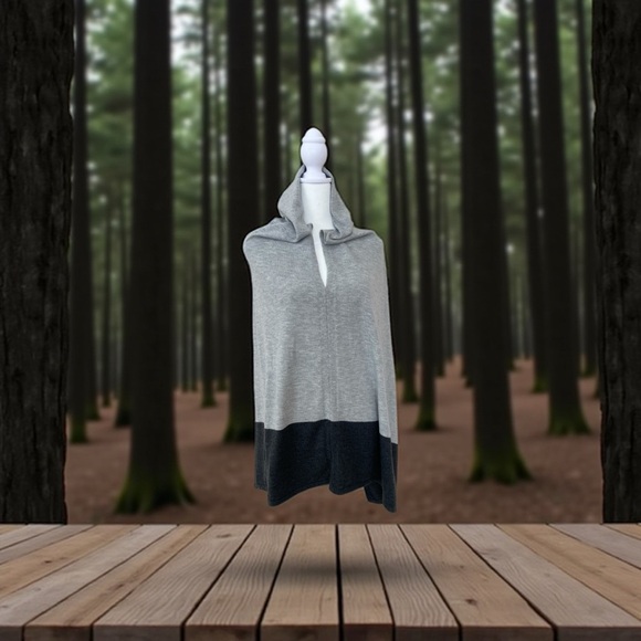 LOFT Sweater Knit Soft Grey & Charcoal Colorblock Poncho One Size - Picture 4 of 12